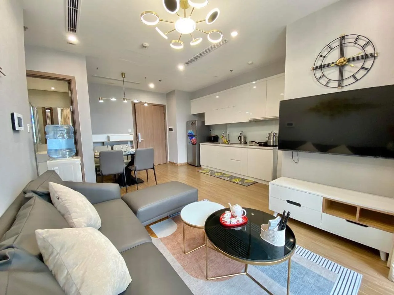 Căn Hộ Dịch Vụ Vinhomes Sky Lake - 2 Bed room LUXURY