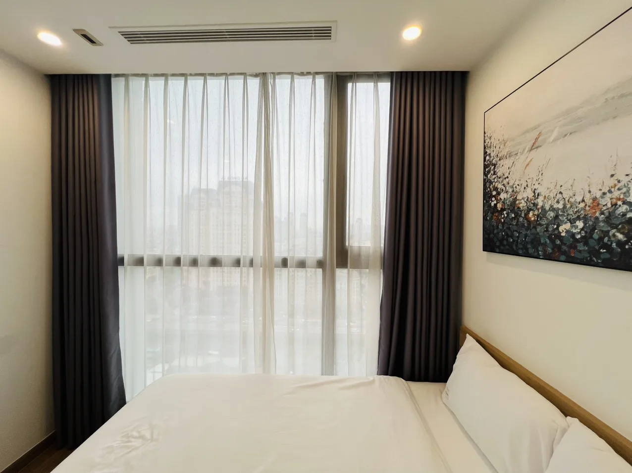 Căn hộ dịch vụ Vinhomes Sky Lake - City View