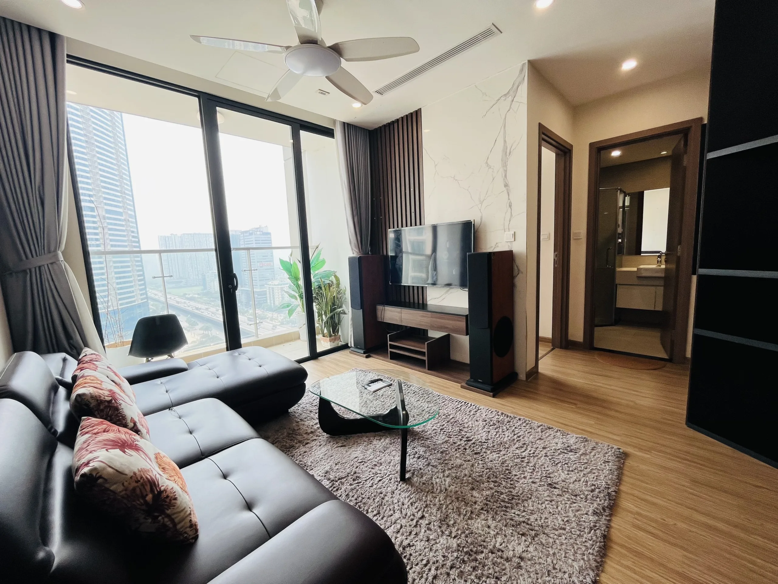 Homestay Vinhomes Sky Lake - Phong cách Vintage 2 Bed room