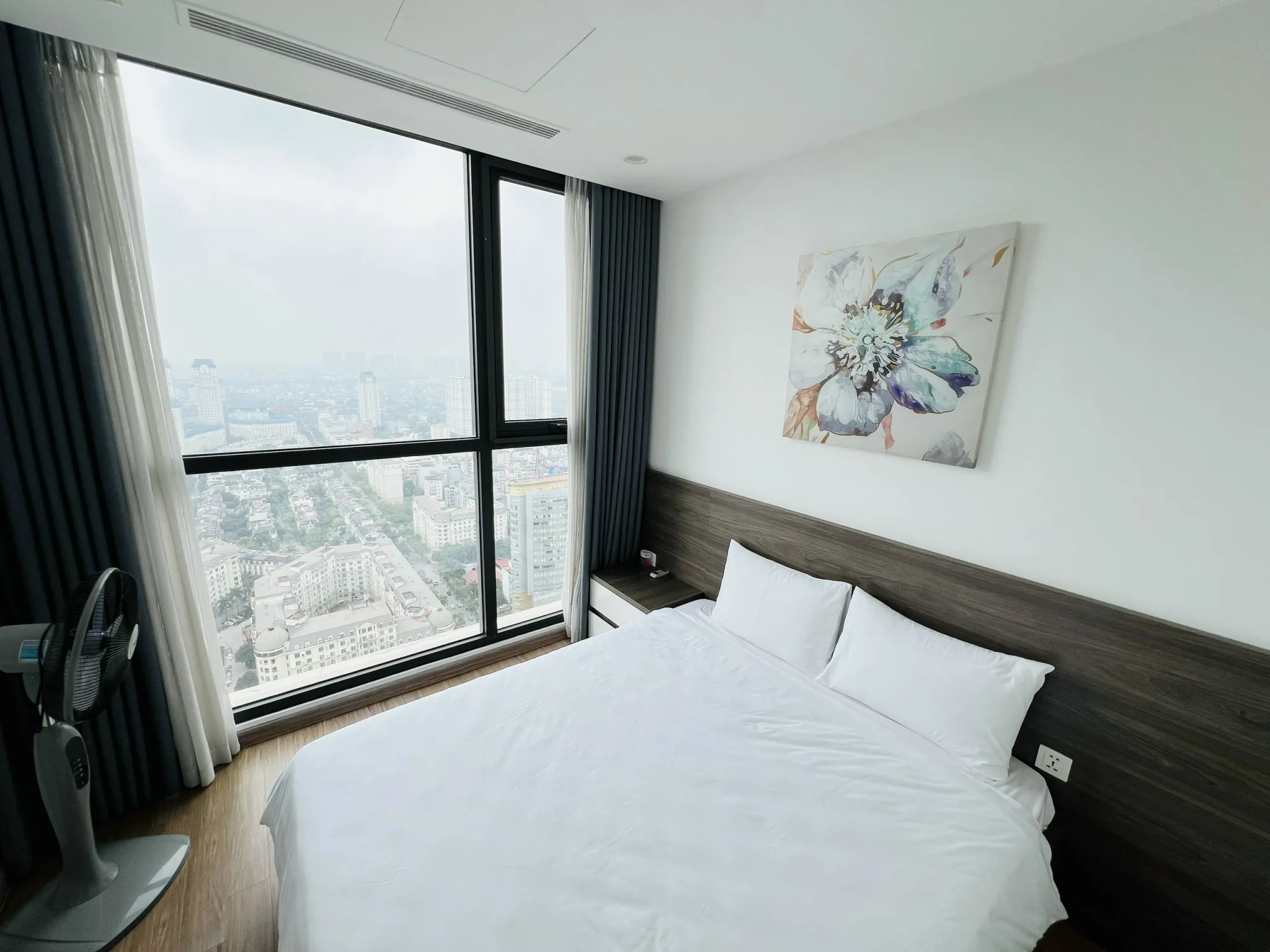 Căn hộ dịch vụ Vinhomes Sky Lake - 2N City View