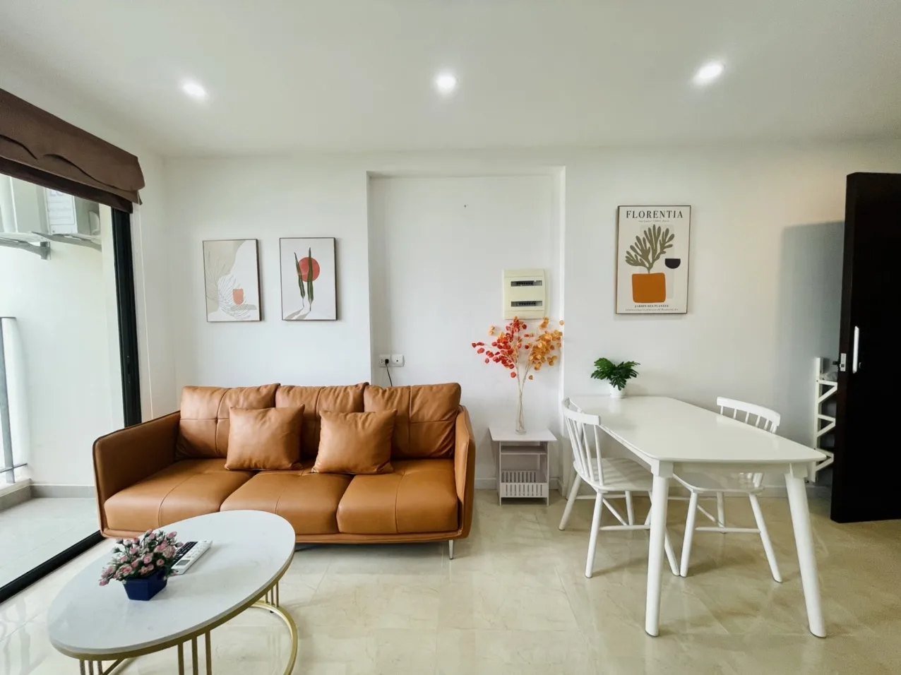 Căn hộ dịch vụ Dcapital Trần Duy Hưng 2 Ngủ Luxury
