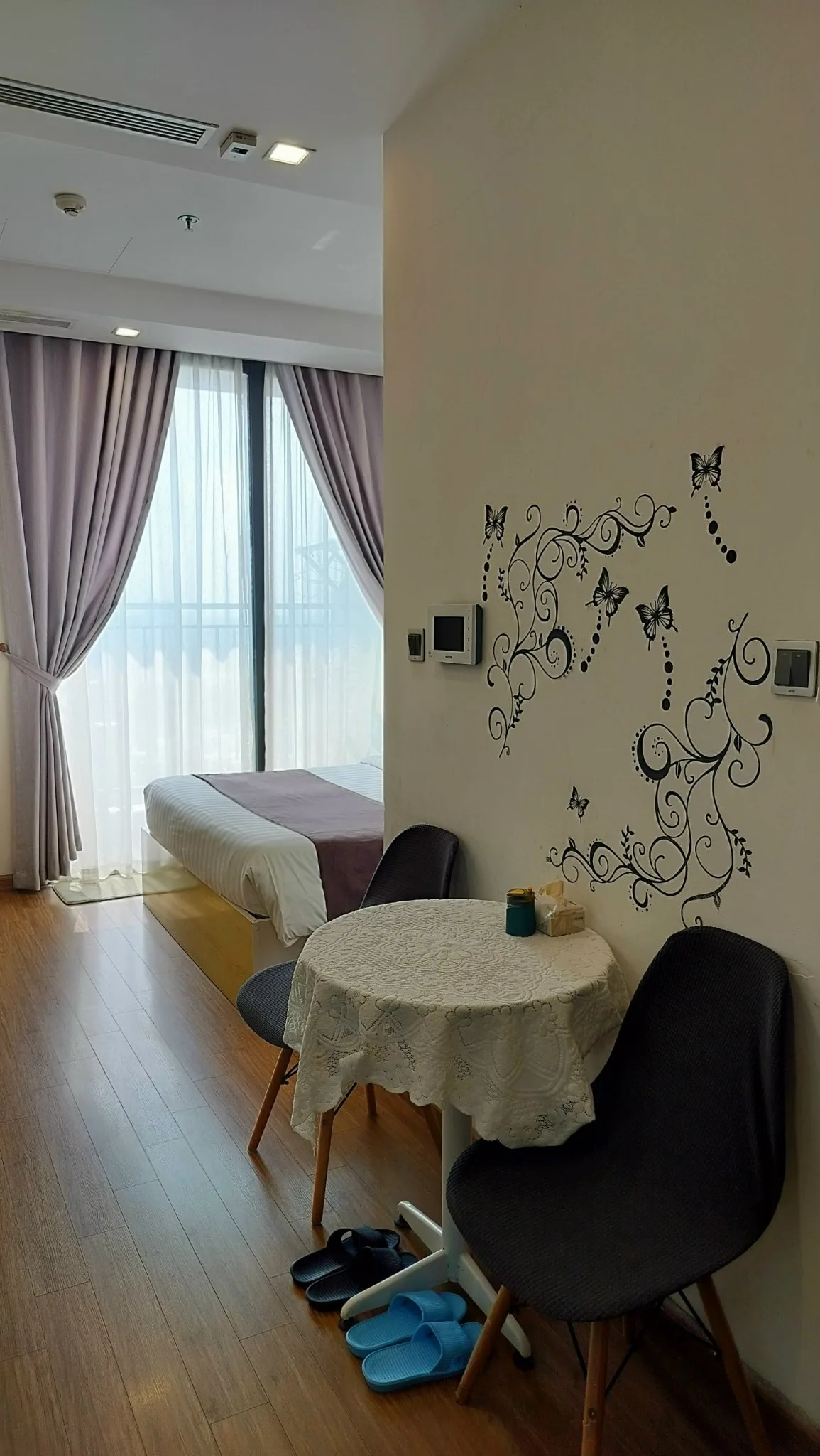 Căn hộ dịch vụ Vinhomes GreenBay - Studio Lake View