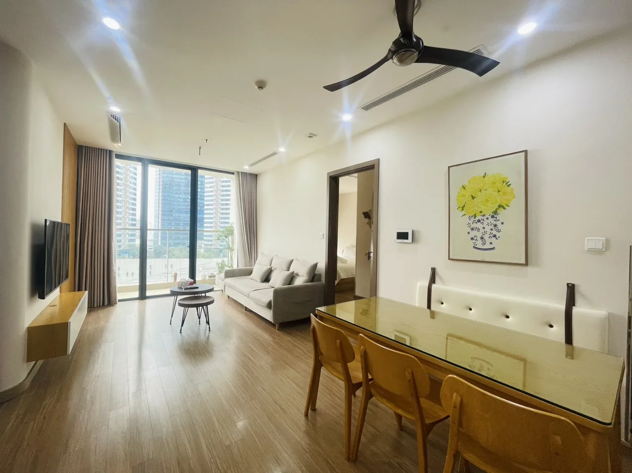 Homestay Vinhomes Sky Lake