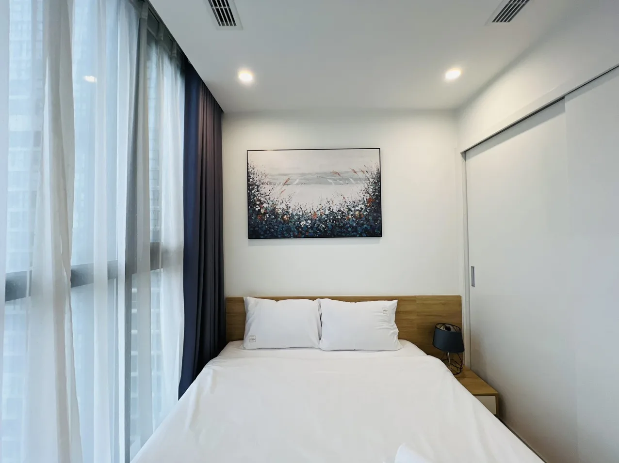 Căn hộ dịch vụ Vinhomes Sky Lake - City View