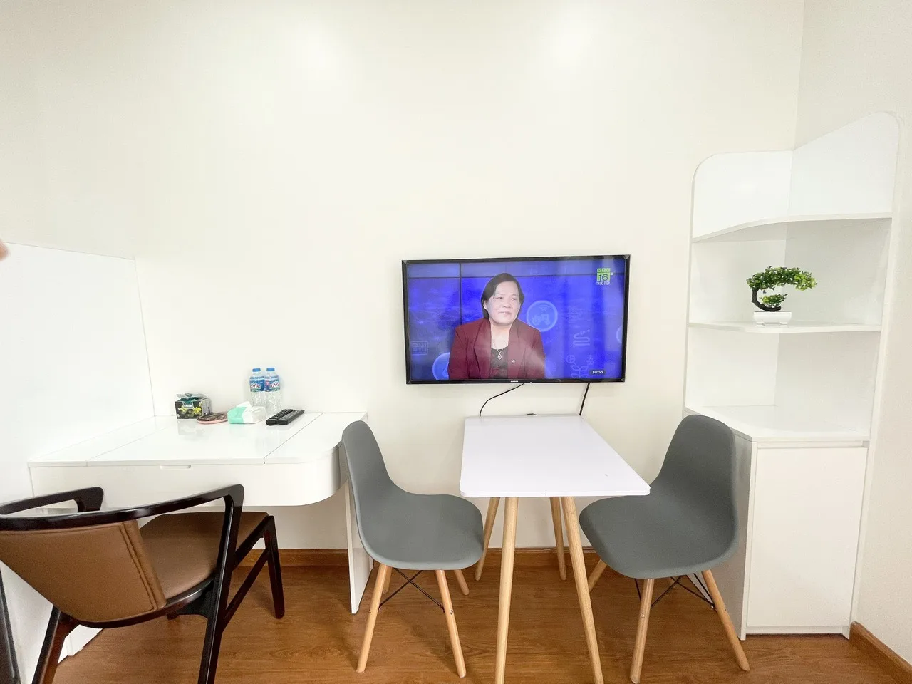 Căn hộ dịch vụ Vinhomes Green Bay - Lake View siêu đẹp