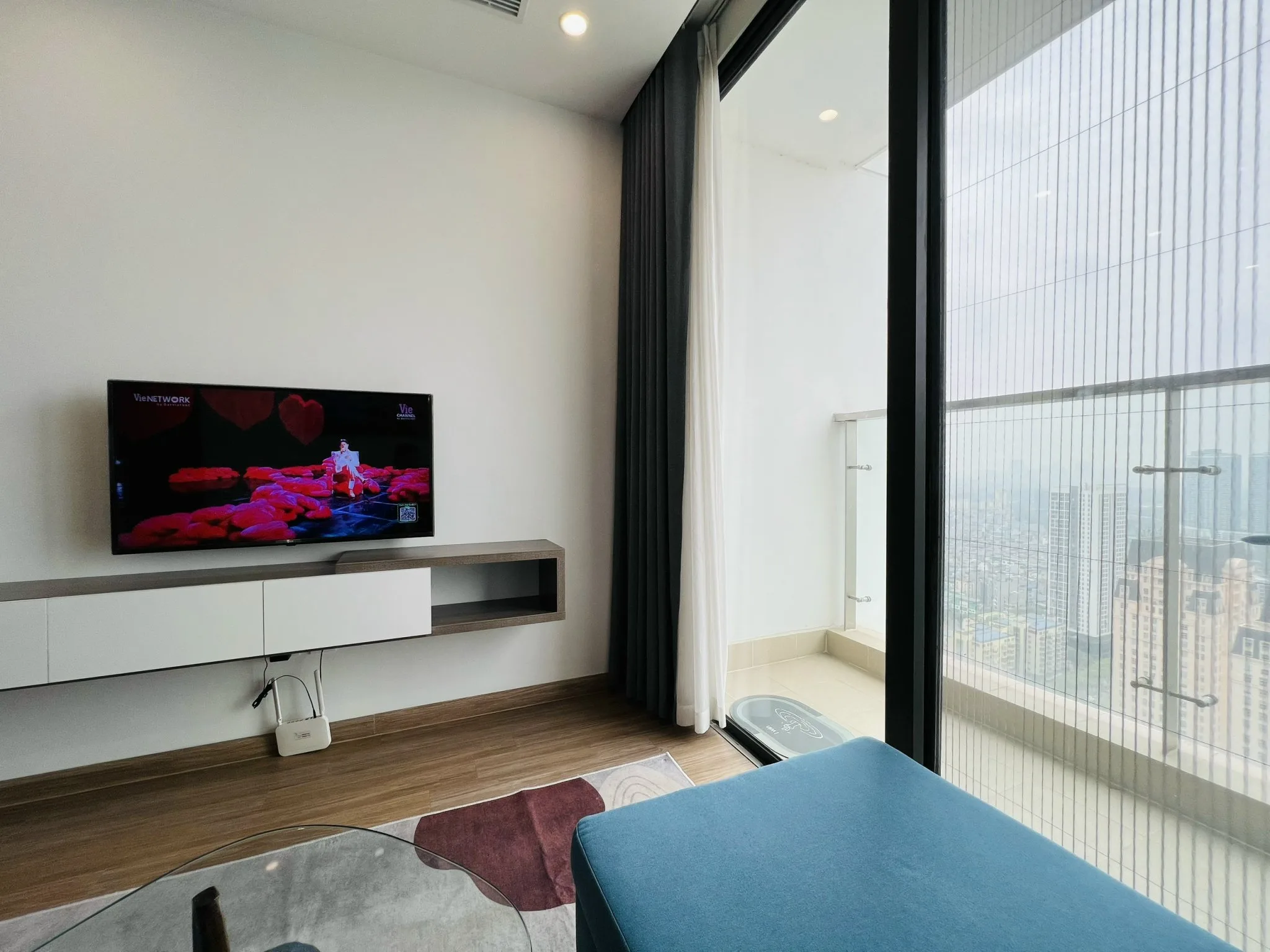 Căn hộ dịch vụ Vinhomes Sky Lake - 2N City View