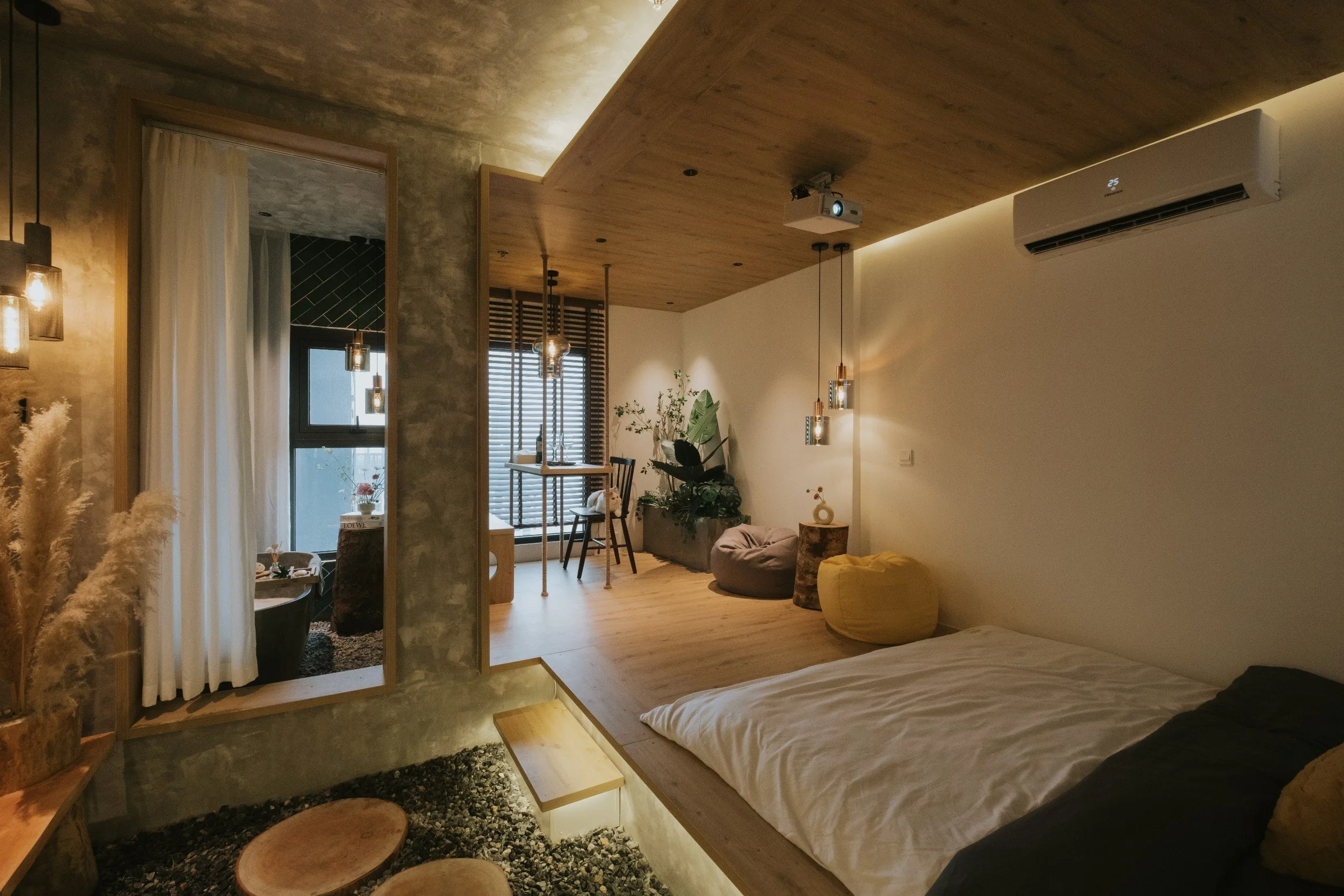 Homestay Vinhomes Smart City - Căn hộ có máy chiếu + bồn tắm