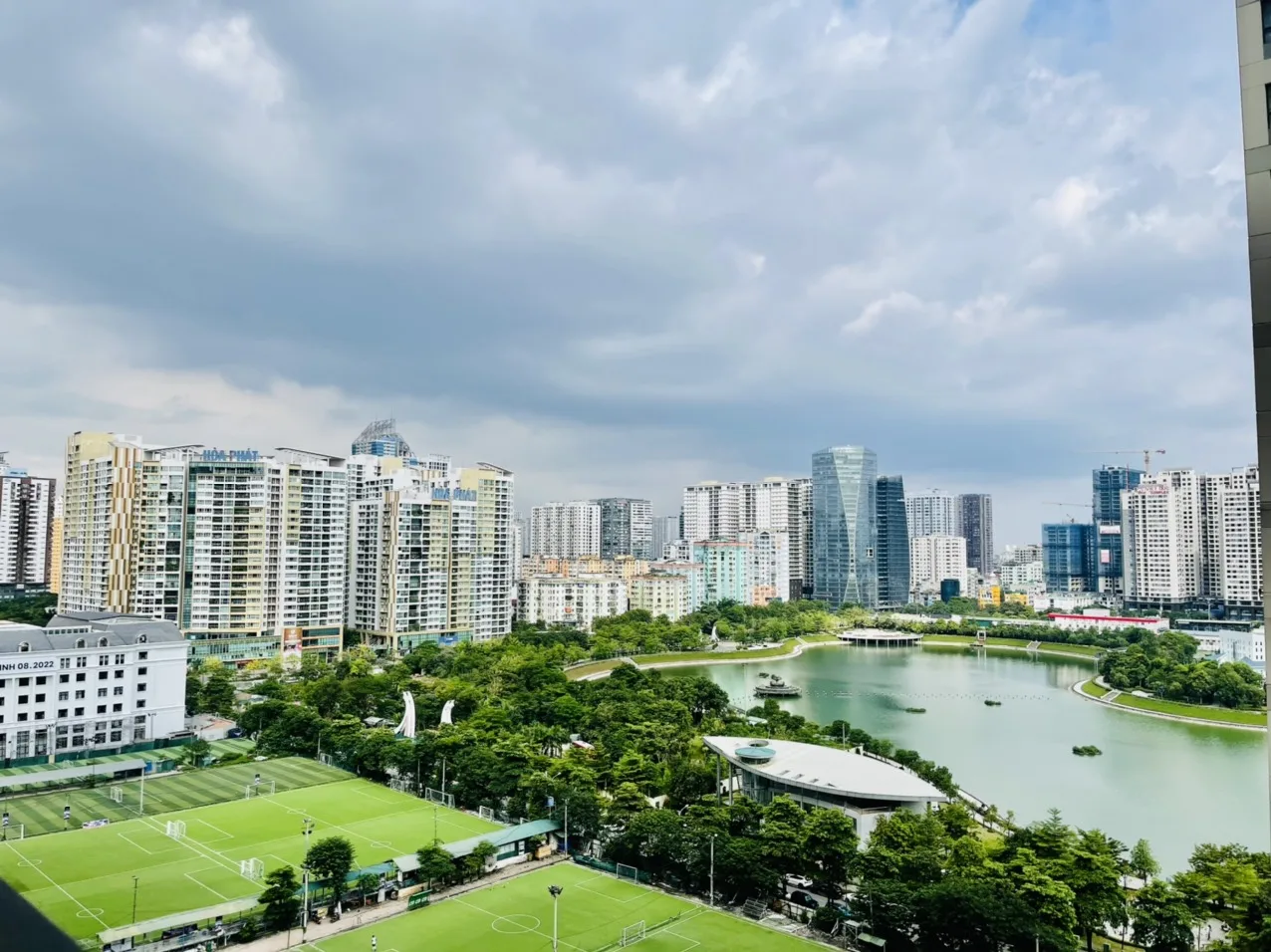 Căn hộ dịch vụ Dcapital Trần Duy Hưng 2 Ngủ Luxury