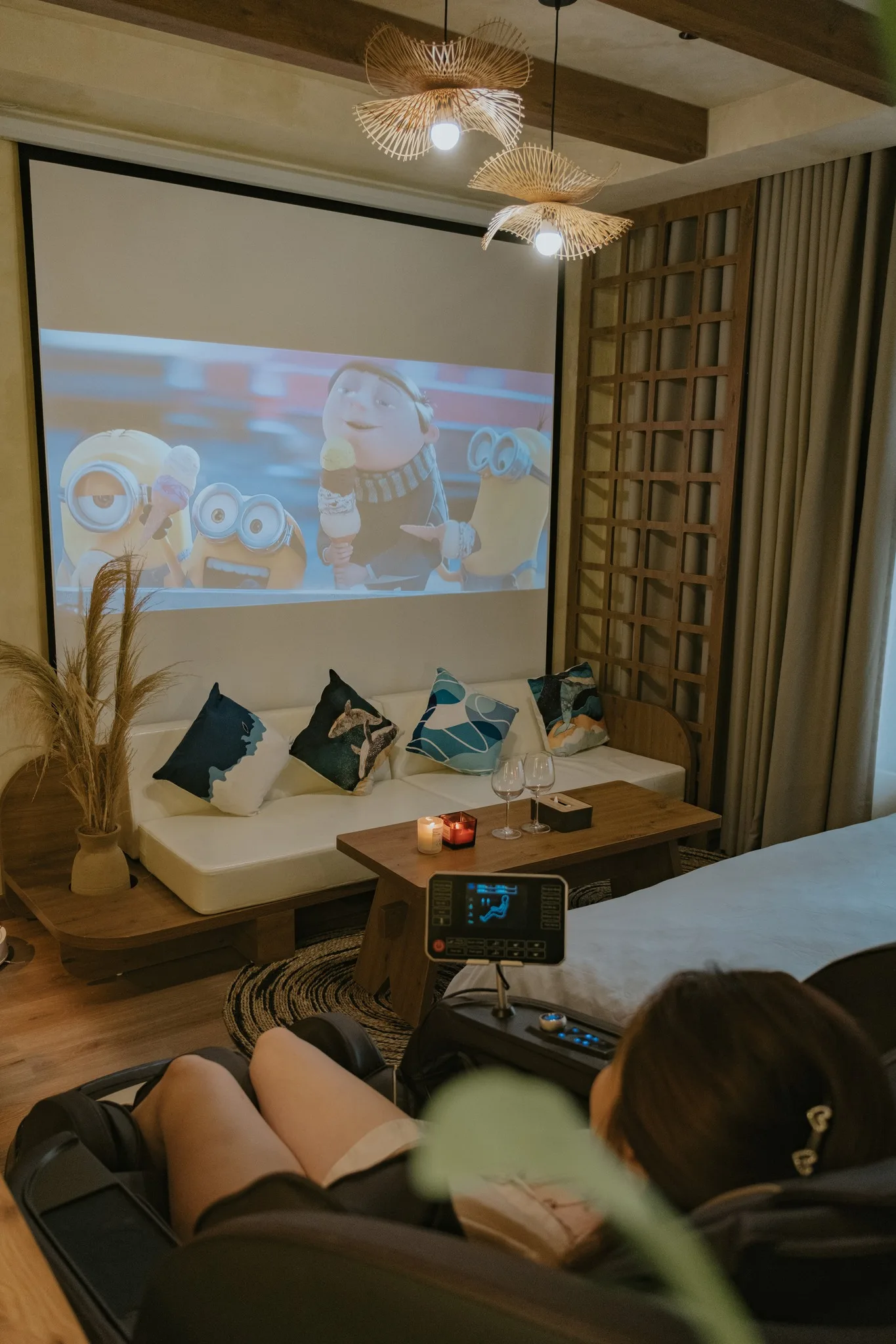 Studio - Có máy chiếu với Ghế Matxa thư giãn