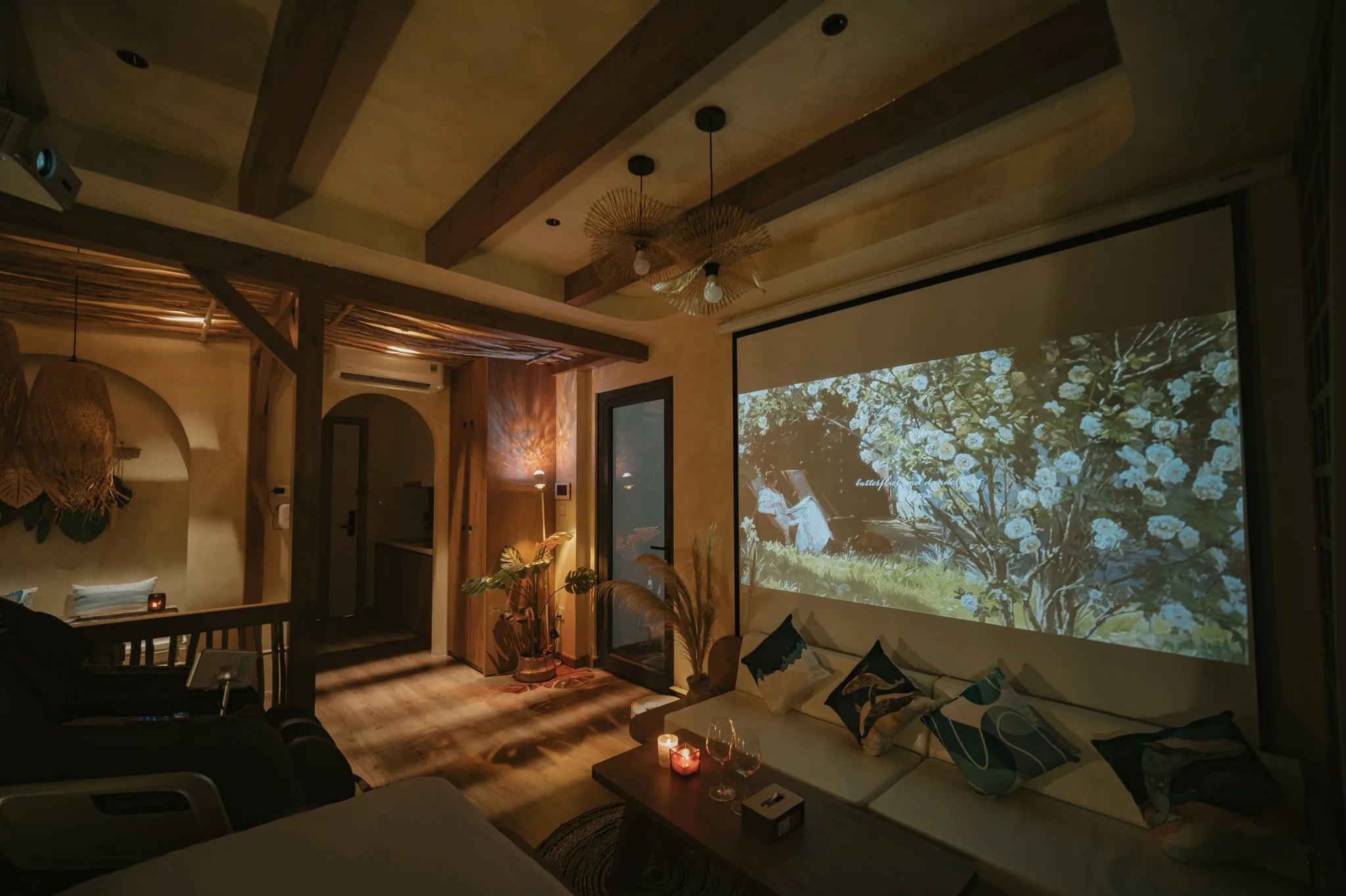 Studio - Có máy chiếu với Ghế Matxa thư giãn