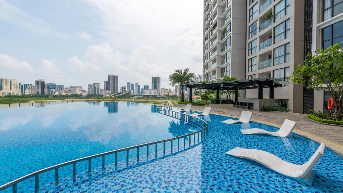 Hòa mình vào thiên nhiên tại bể bơi vô cực