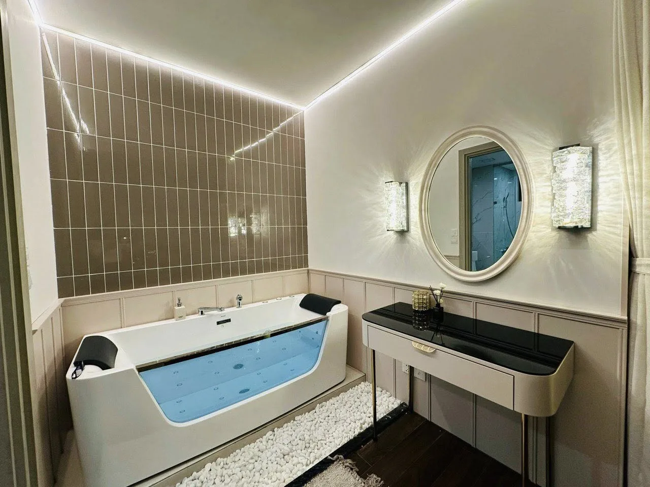 Căn hộ Luxury - Bồn tắm - Máy chiếu - View hồ đỉnh nhất Smart City