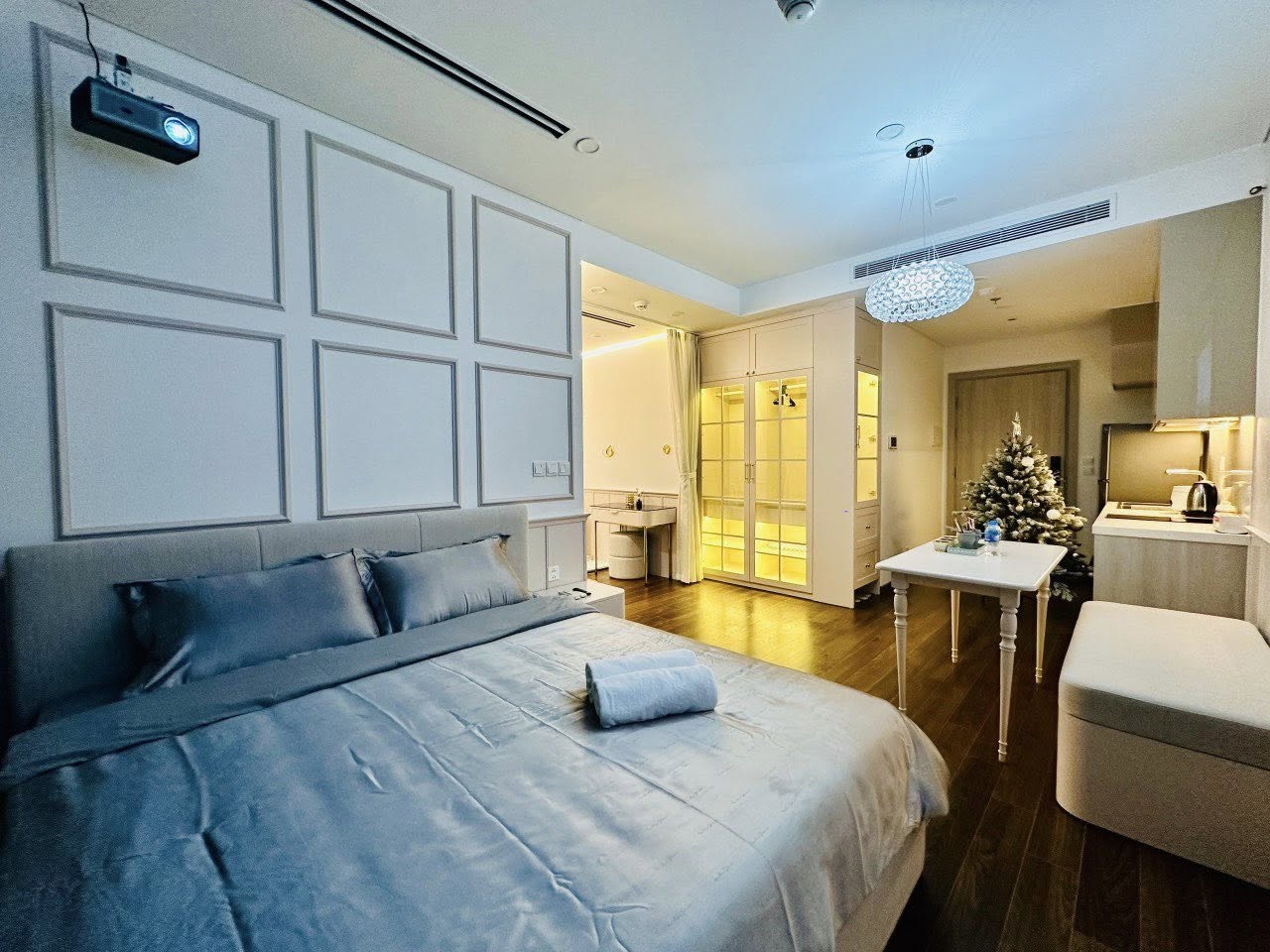 Căn hộ Luxury - Bồn tắm - Máy chiếu - View hồ đỉnh nhất Smart City