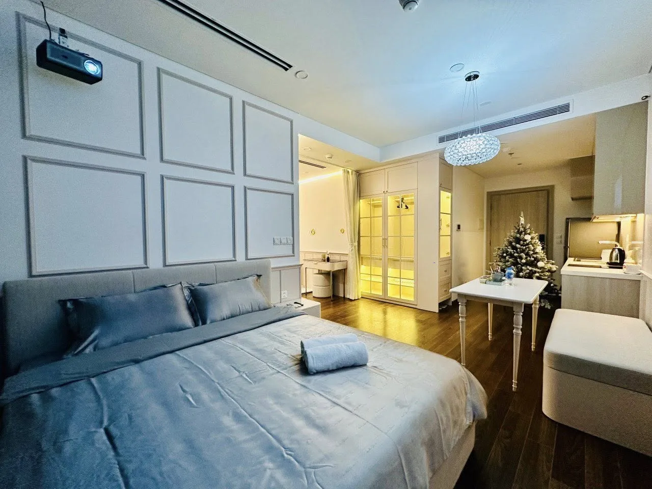 Căn hộ Luxury - Bồn tắm - Máy chiếu - View hồ đỉnh nhất Smart City