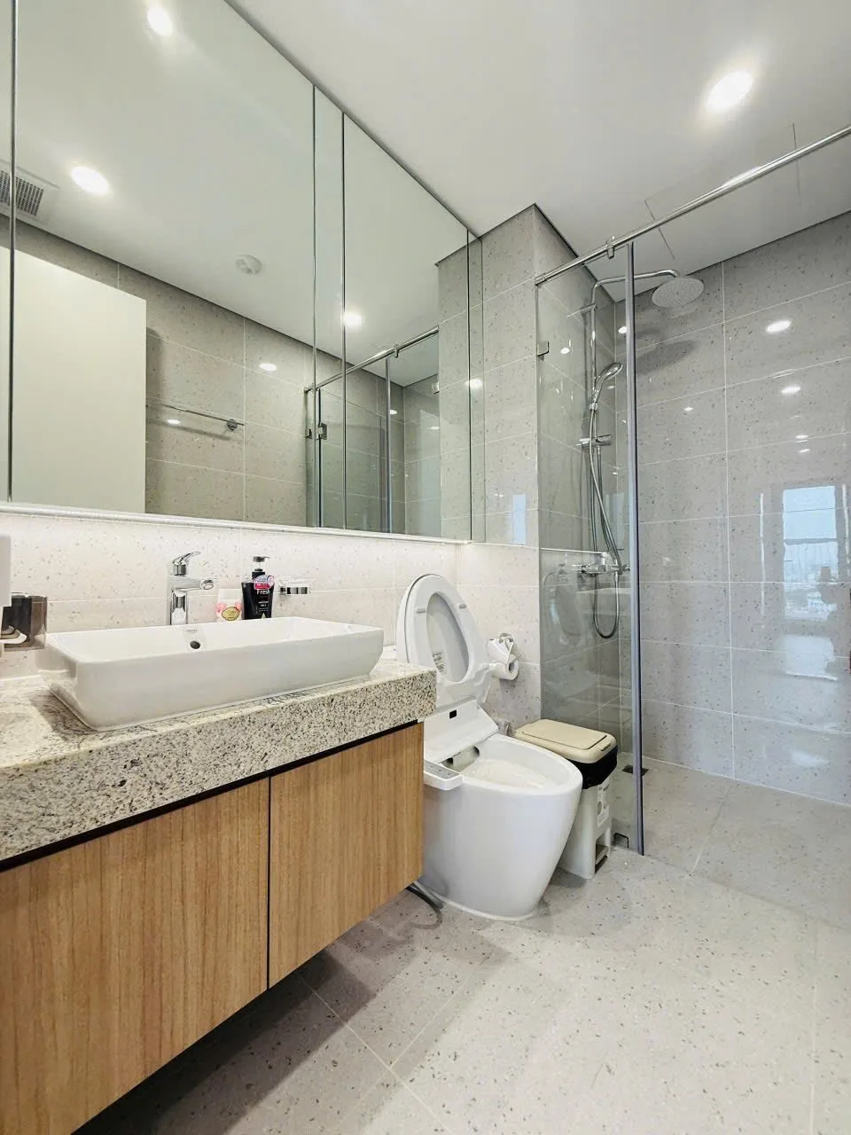 HOMESTAY NGÃ TƯ SỞ - THE NINETY COMPLEX ĐỐI DIỆN ROYAL CITY