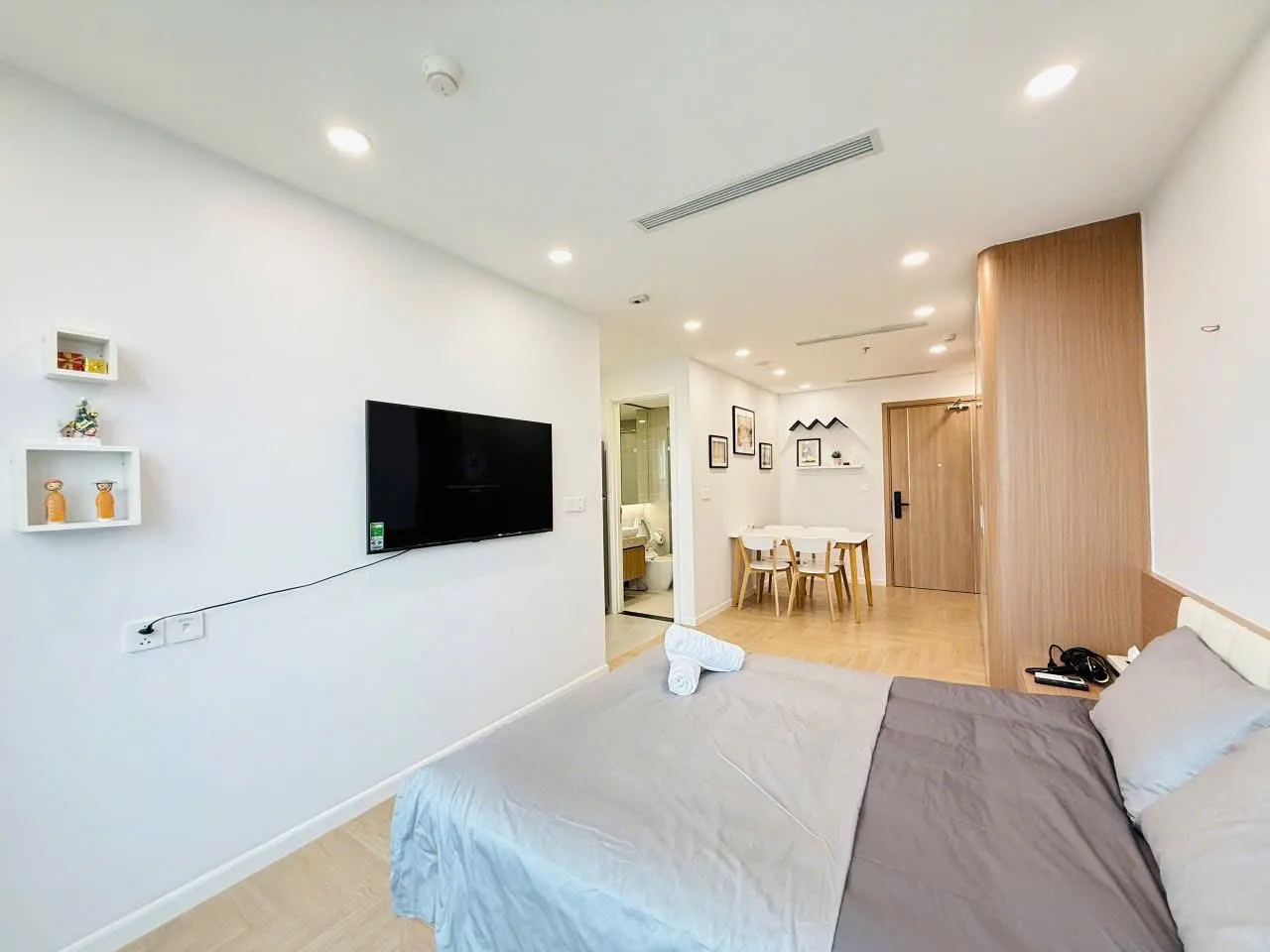 HOMESTAY NGÃ TƯ SỞ - THE NINETY COMPLEX ĐỐI DIỆN ROYAL CITY
