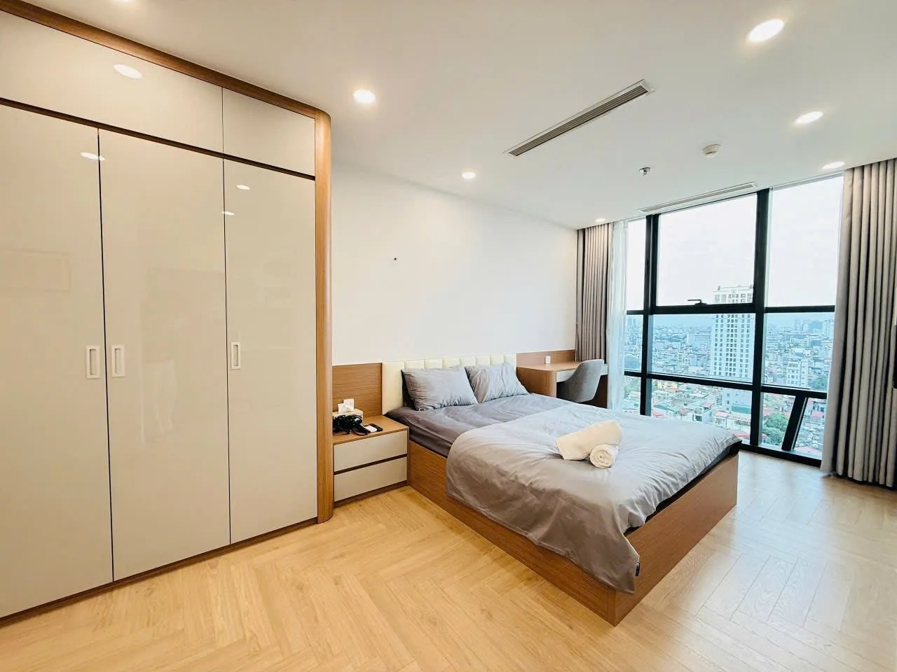 HOMESTAY NGÃ TƯ SỞ - THE NINETY COMPLEX ĐỐI DIỆN ROYAL CITY