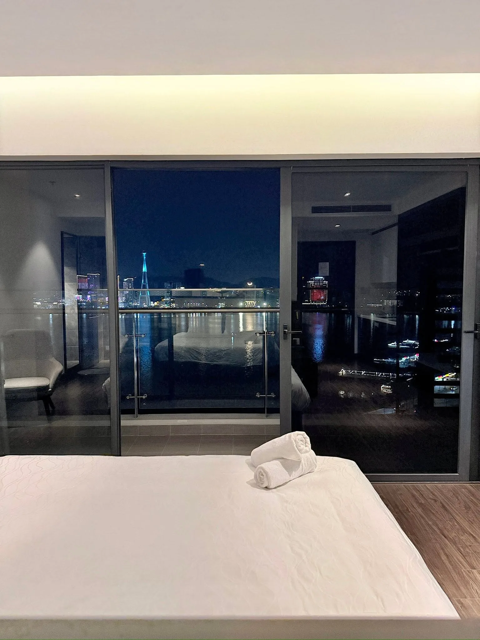 Homestay Sapphire Hạ Long View Biển Ngắm Pháo Hoa | Căn Hộ Cao Cấp Trung Tâm Hòn Gai