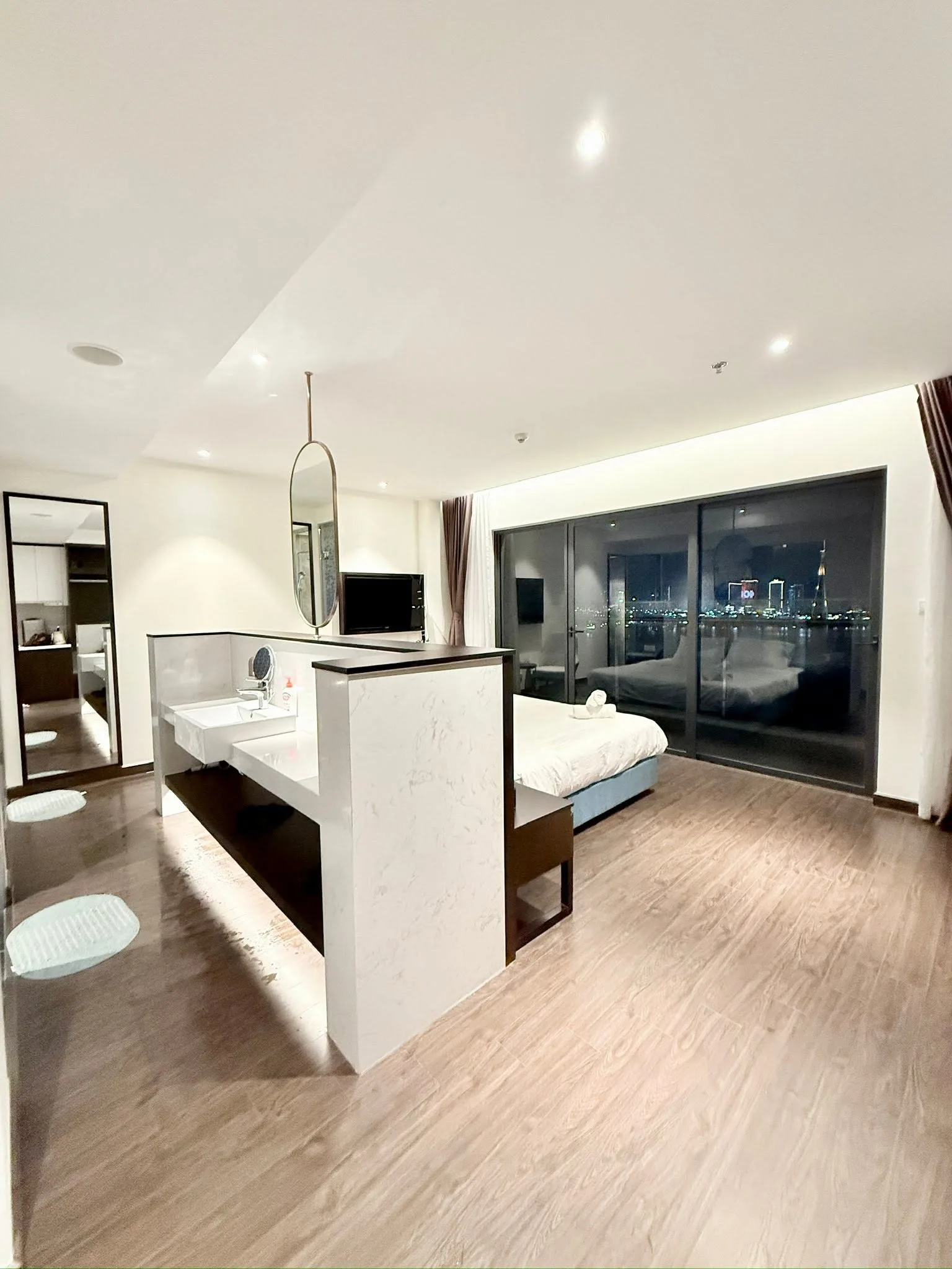 Homestay Sapphire Hạ Long View Biển Ngắm Pháo Hoa | Căn Hộ Cao Cấp Trung Tâm Hòn Gai