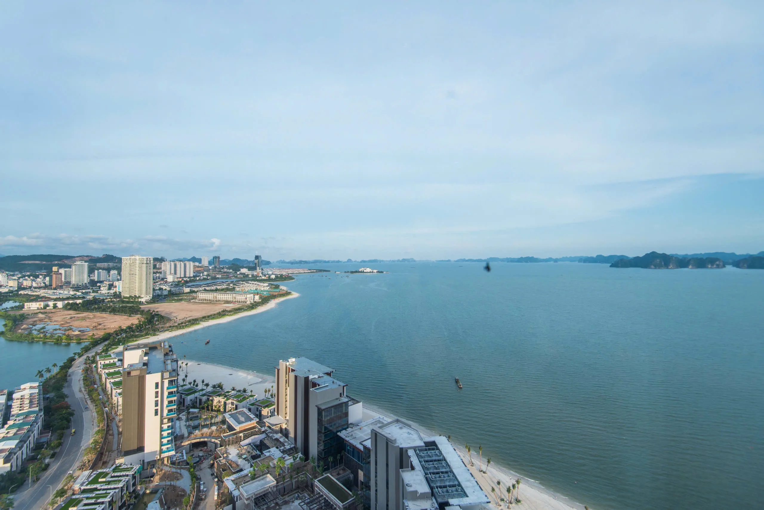 Studio Sea View Alacarte Hạ Long – Vì Sao Được Các Cặp Đôi Yêu Thích?