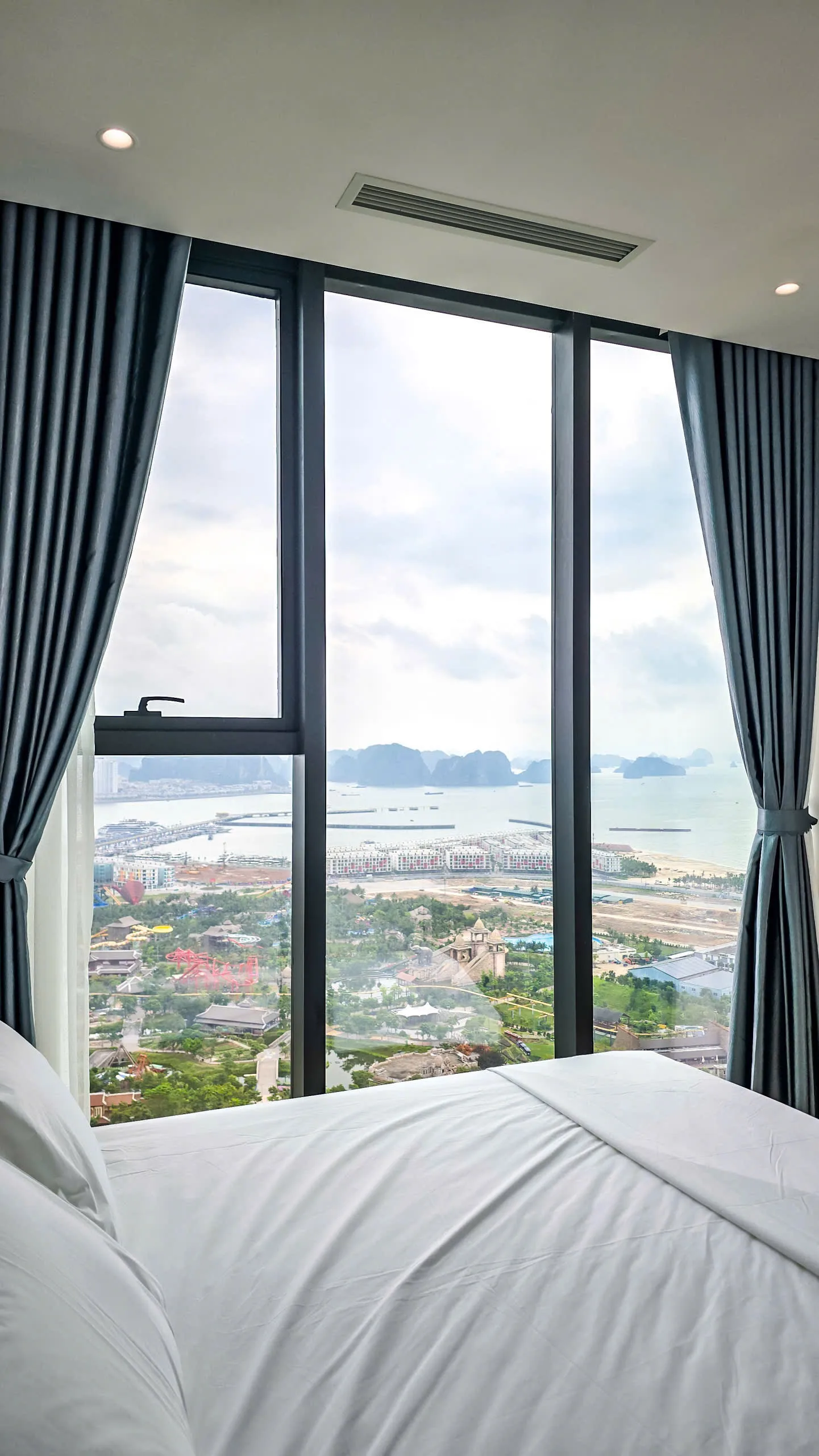 Homestay The Holiday Hạ Long Trung Tâm Bãi Cháy