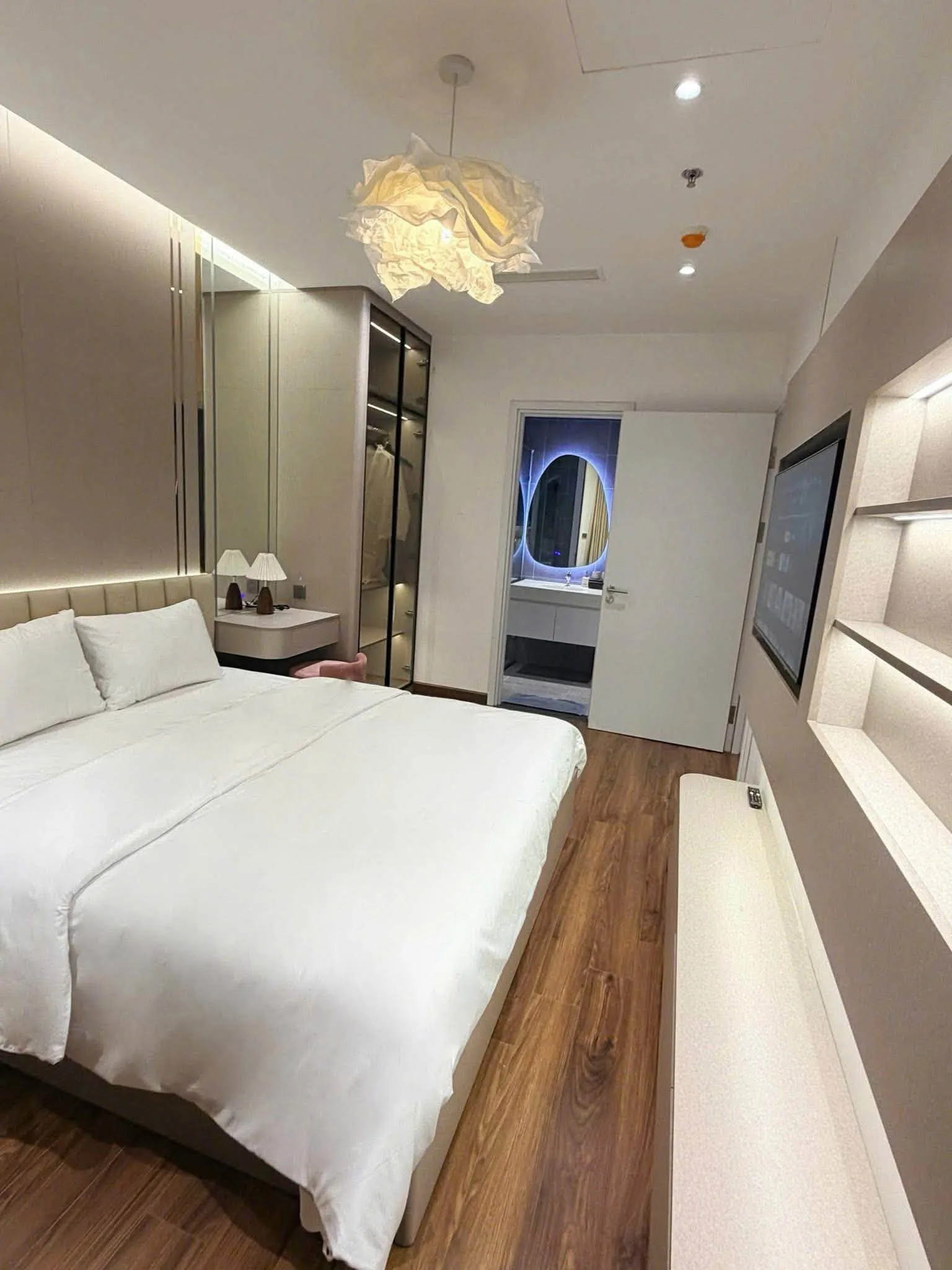 Căn Hộ Dịch Vụ The Holiday Hạ Long 2 Phòng Ngủ