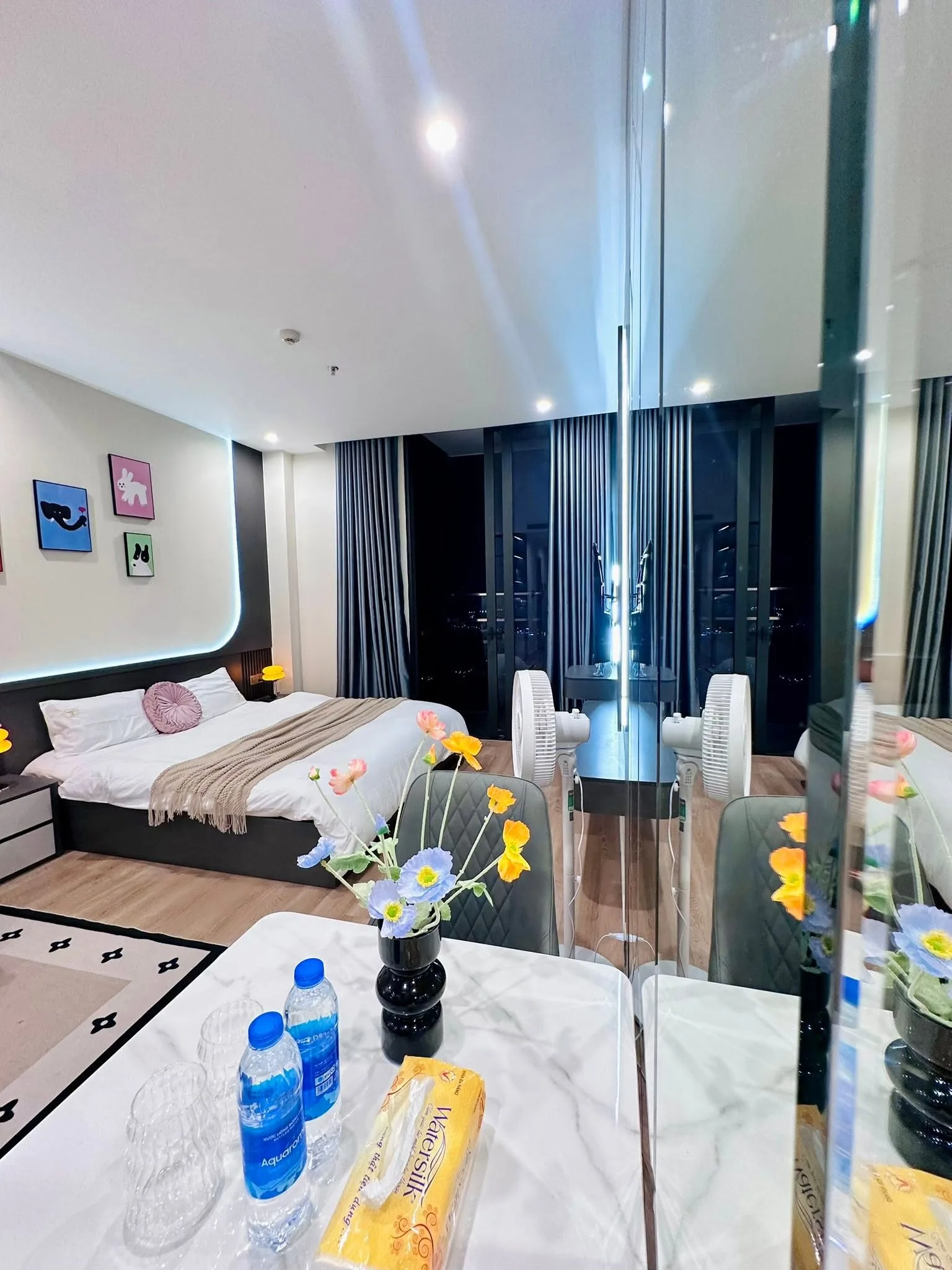 Một căn hộ Studio tại ICON 40 Bãi Cháy, minh họa loại phòng có giá 350.000đ/2 giờ đầu