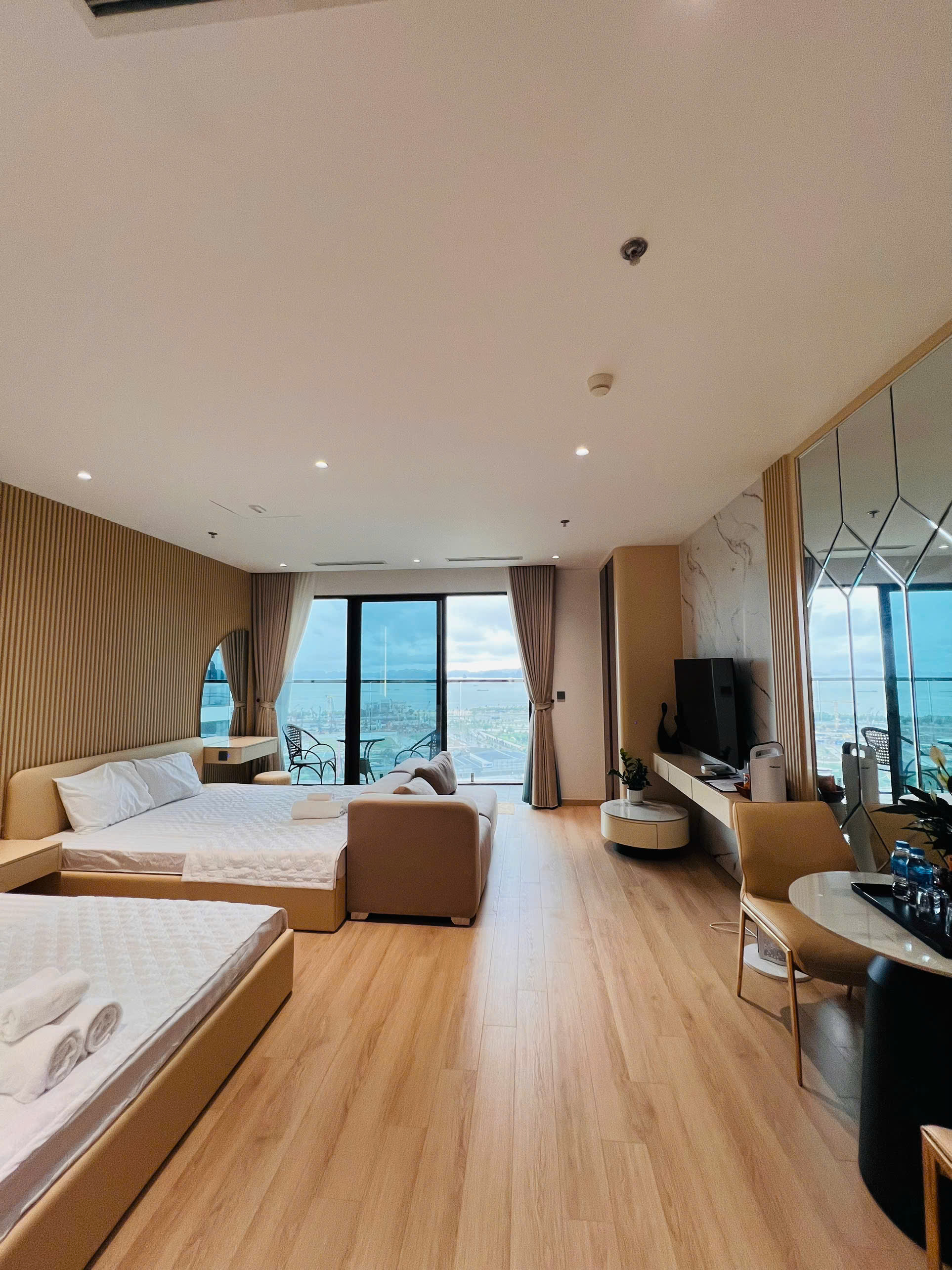 Studio The Holiday Hạ Long View Biển