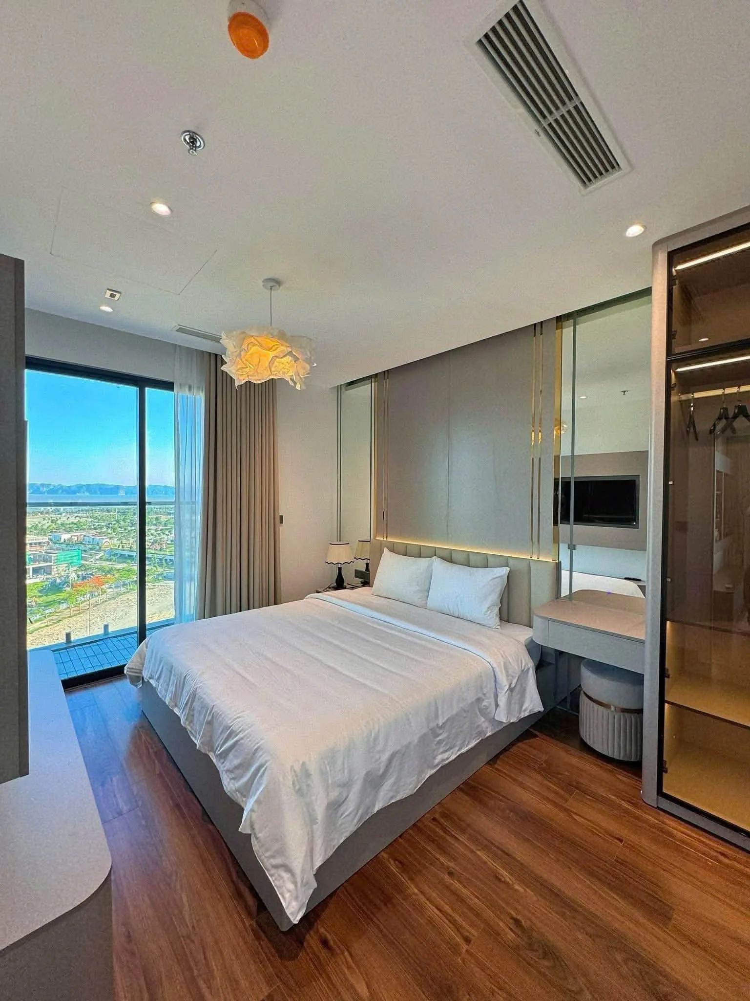 Giá Thuê Homestay ICON 40 Hạ Long Mới Nhất 2026 – Cập Nhật Chi Tiết