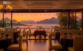 Nhà hàng Ngọc Phương Nam - Trải nghiệm ẩm thực cùng hoàng hôn trên Vịnh Hạ  Long