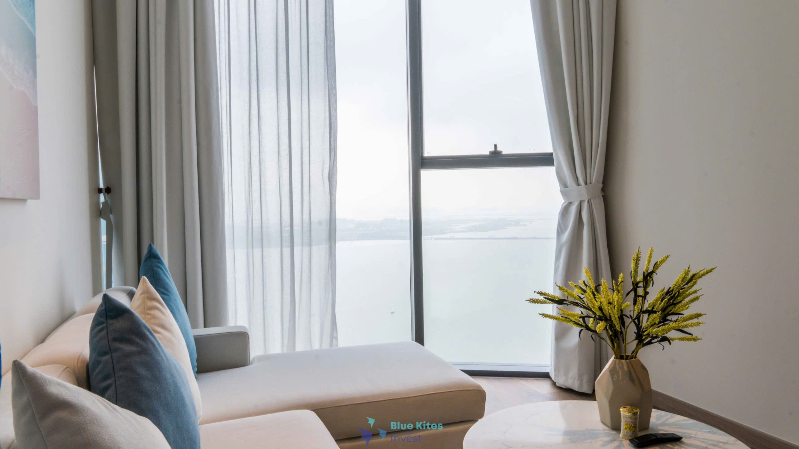 Ban công căn hộ view biển dành cho cặp đôi
