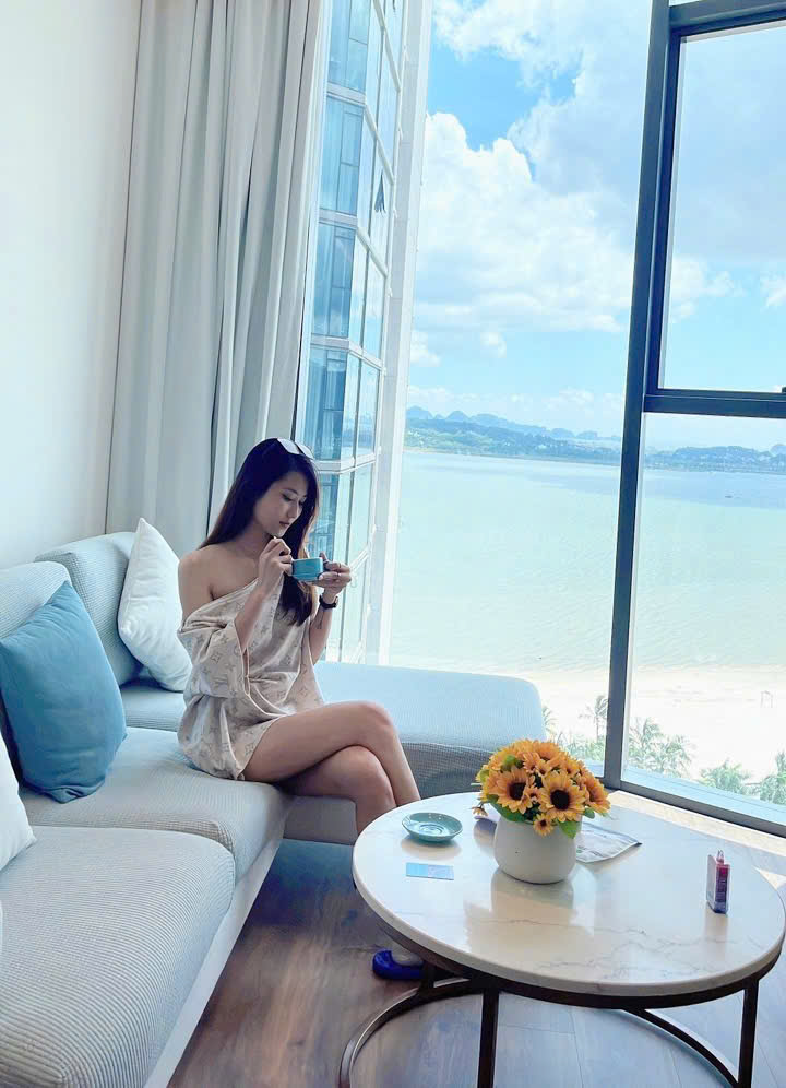 Cặp đôi check-in tại homestay view biển