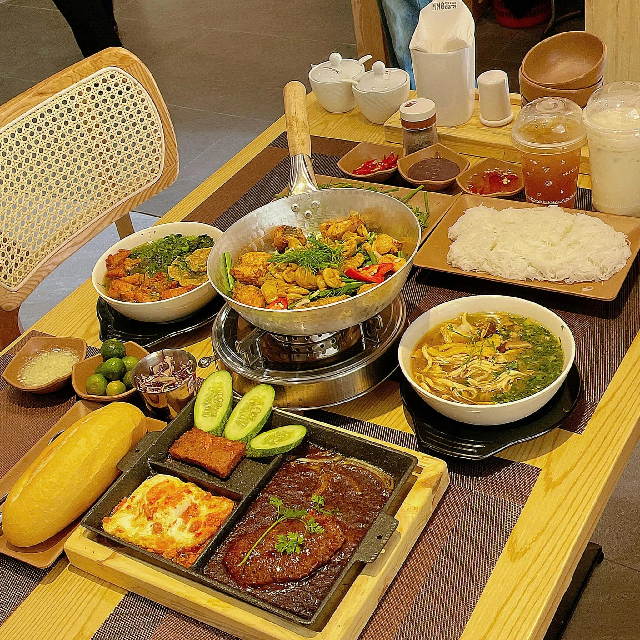 Bánh tẻ trong kế hoạch ăn uống khi thuê homestay Bắc Ninh cho nhóm bạn – hình ảnh mang tính chất minh hoạ