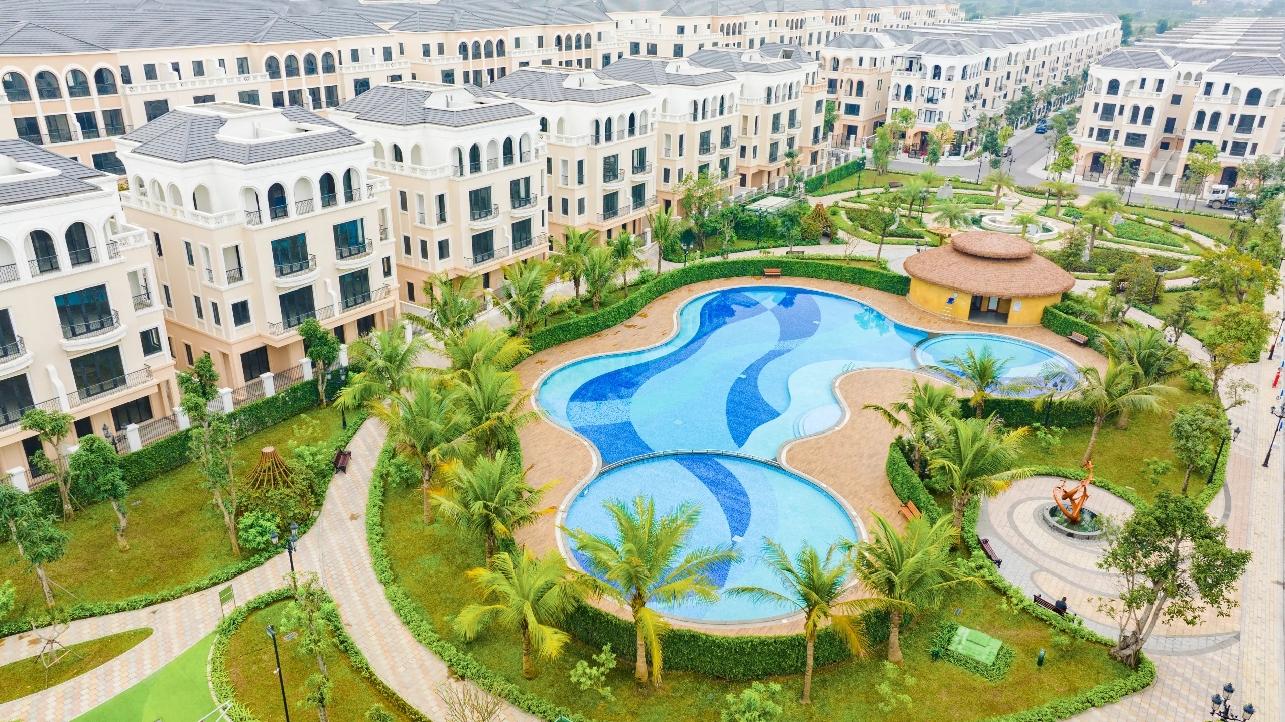Hồ bơi cần hỏi điều kiện sử dụng khi chọn căn Ocean Park cho trẻ nhỏ – hình ảnh mang tính chất minh hoạ