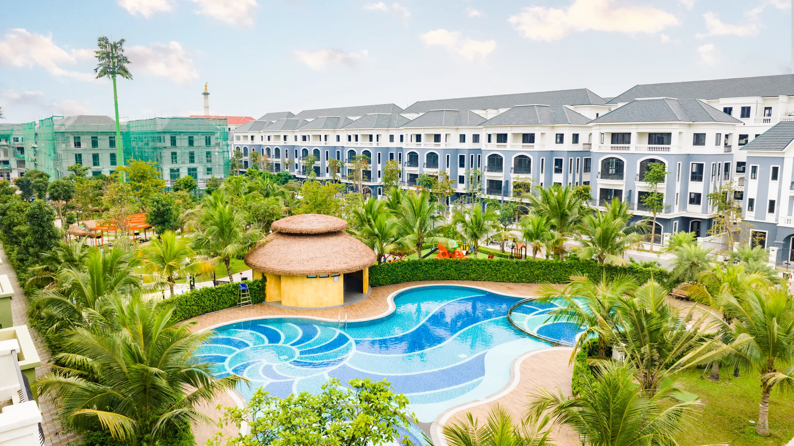 Túi đồ cần mang đi Ocean Park khi có lịch vui chơi dưới nước – hình ảnh mang tính chất minh hoạ