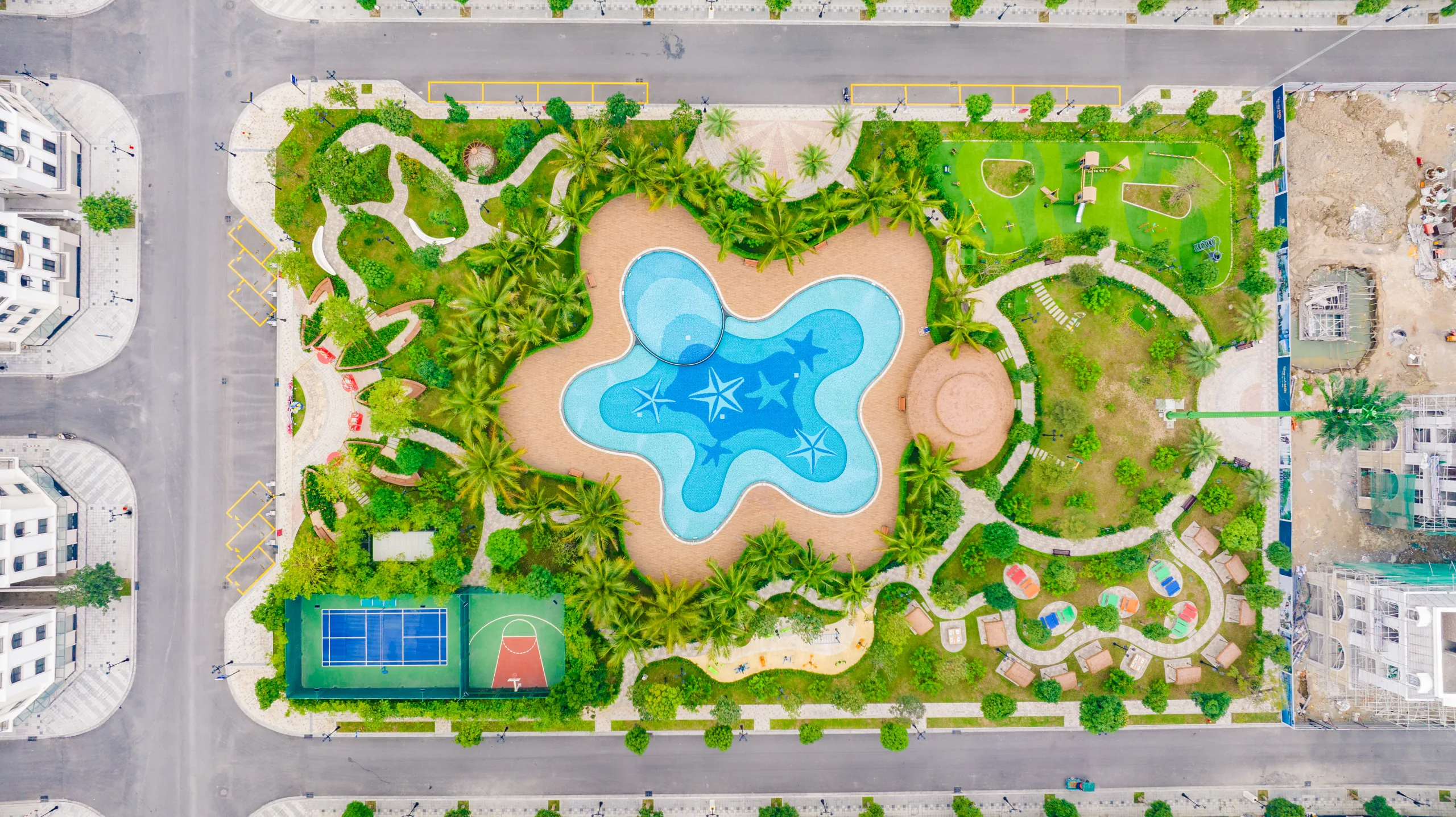 Khu quảng trường để tham khảo vị trí khi chọn khách sạn hay homestay Ocean Park – hình ảnh mang tính chất minh hoạ