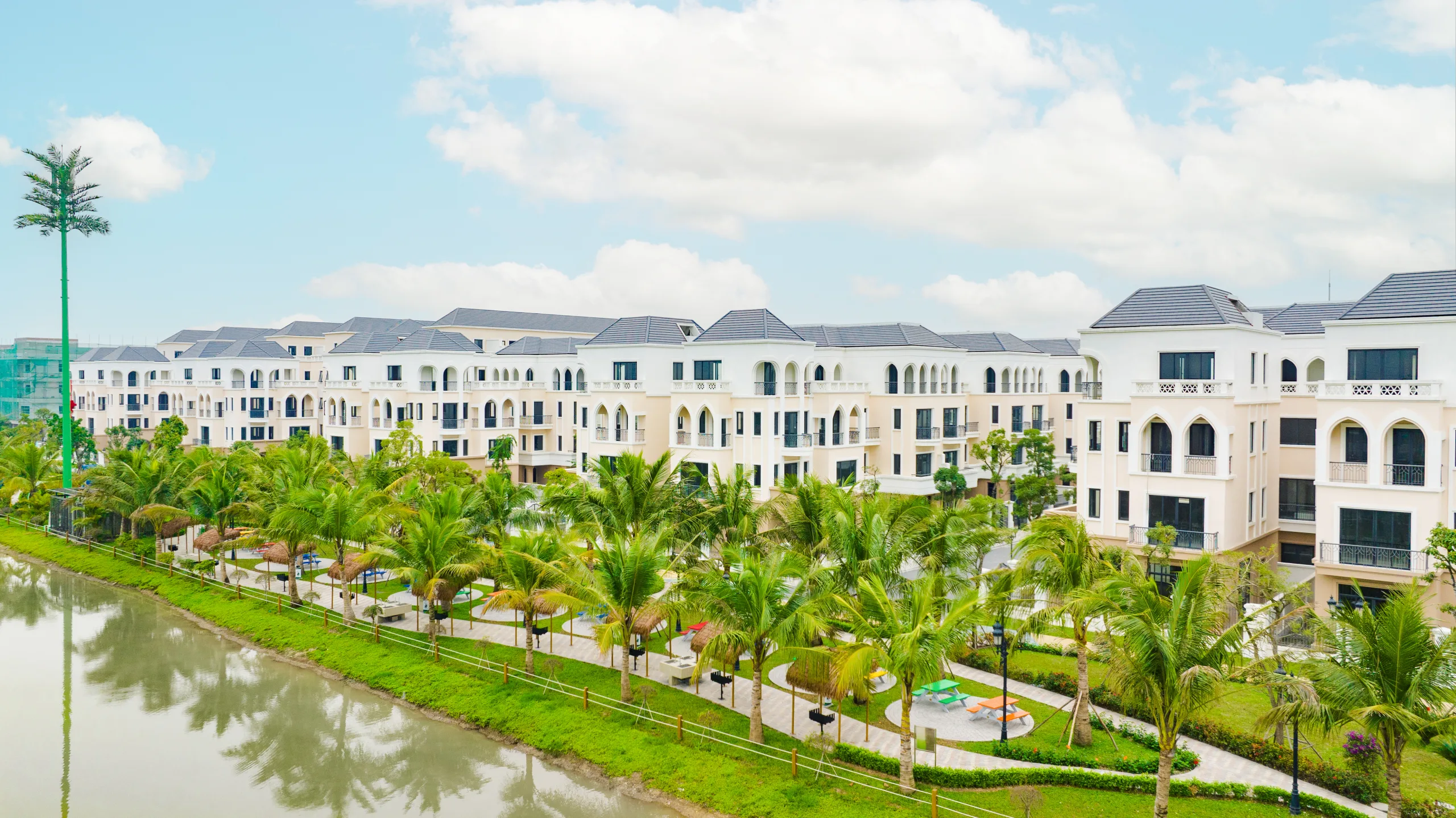 Ở gần Grand World hay gần Wave Park tiện hơn?