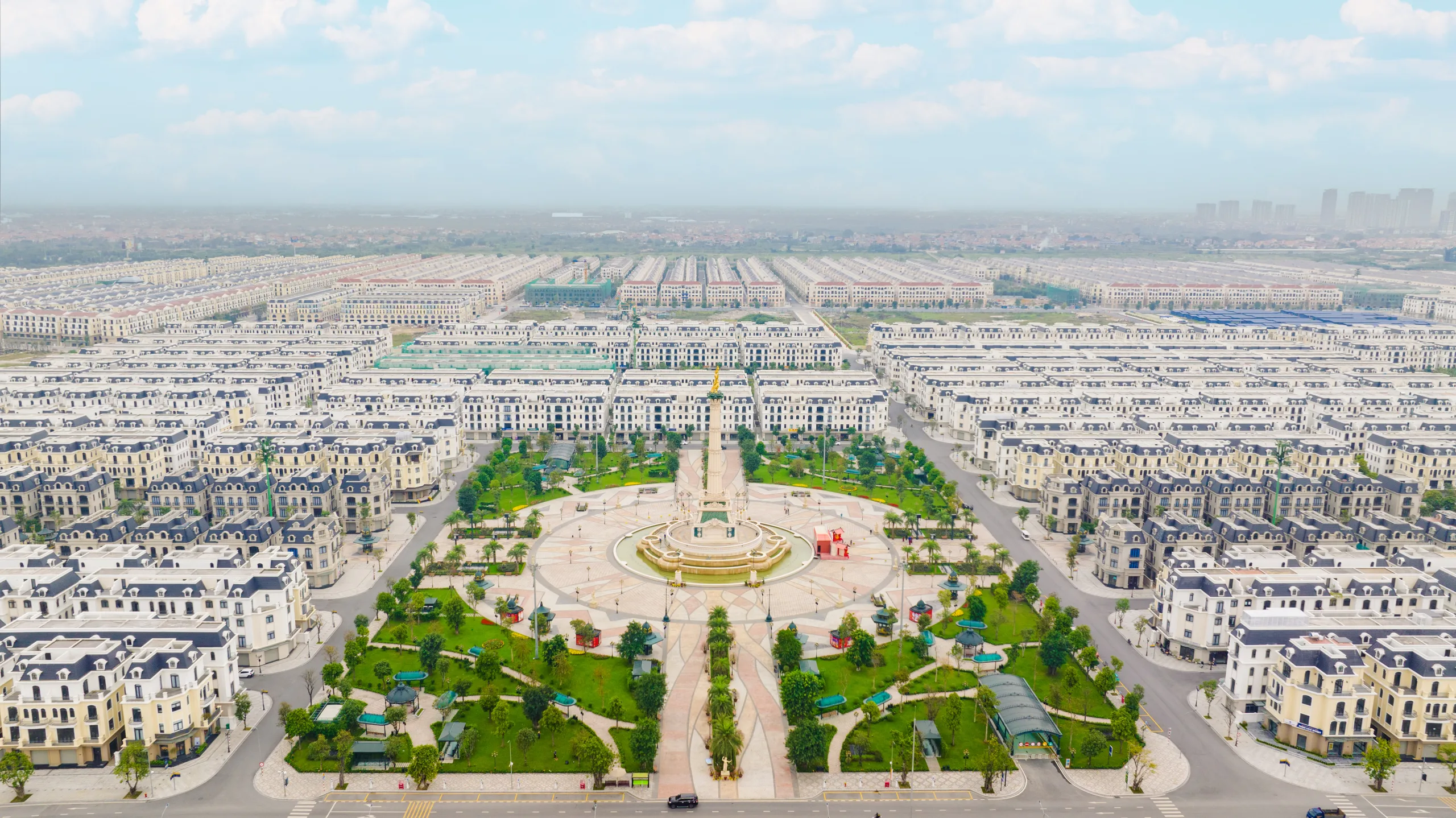Grand World Hà Nội có gì chơi và gợi ý kết hợp quảng trường Kinh Đô Ánh Sáng – hình ảnh mang tính chất minh hoạ