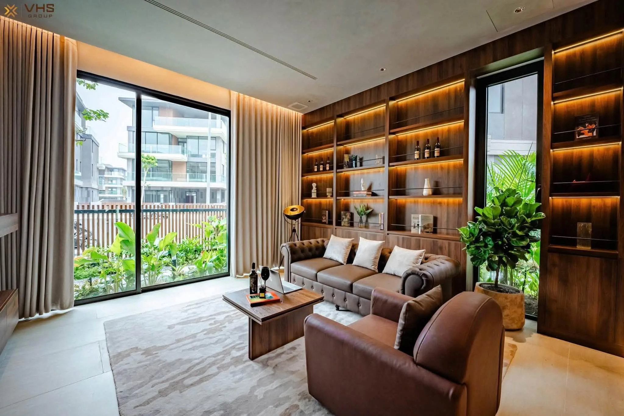 căn hộ gần Vũ Yên Hải Phòng: Không gian tiếp khách trong thư viện Sun Homestay; bố trí căn được tư vấn cần xác nhận riêng – hình ảnh mang tính chất minh họa